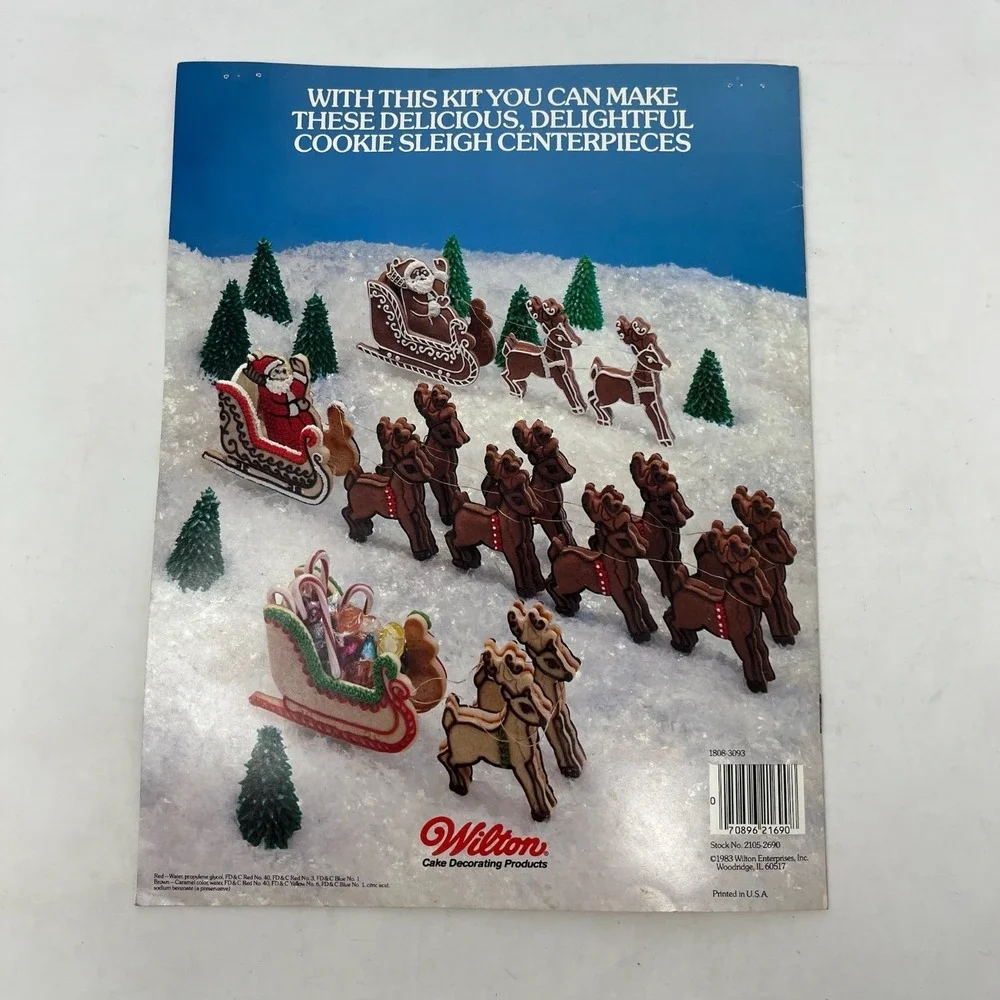 Vintage Wilton Santas Cookie Sleigh Kit Red Plastic 4 Piece Set 1983 w/Booklet